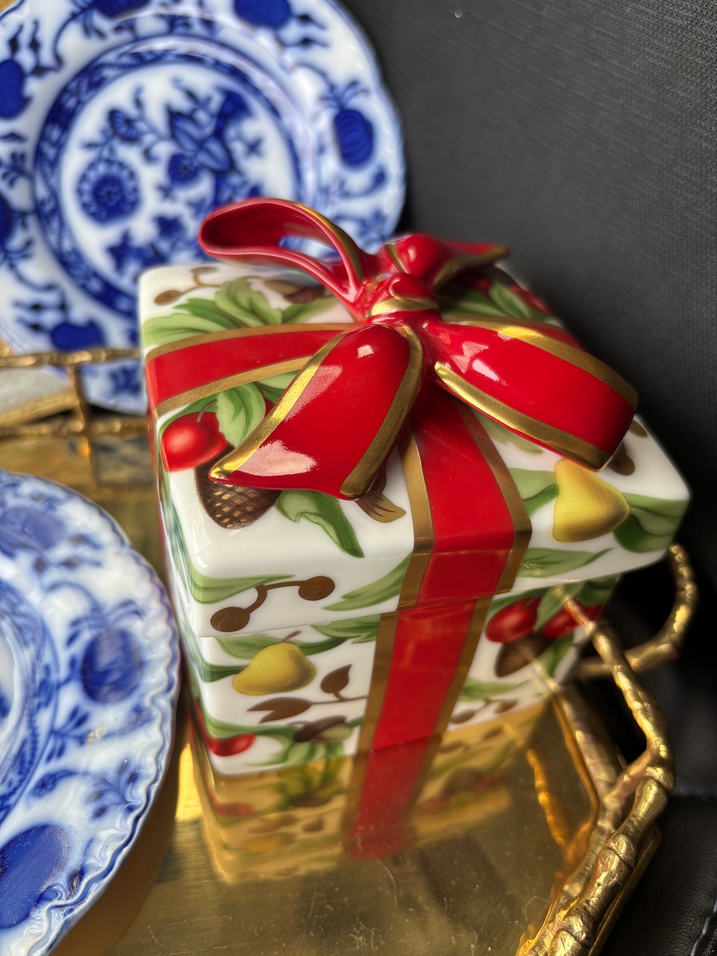 Stunning Tiffany & Co. present box!