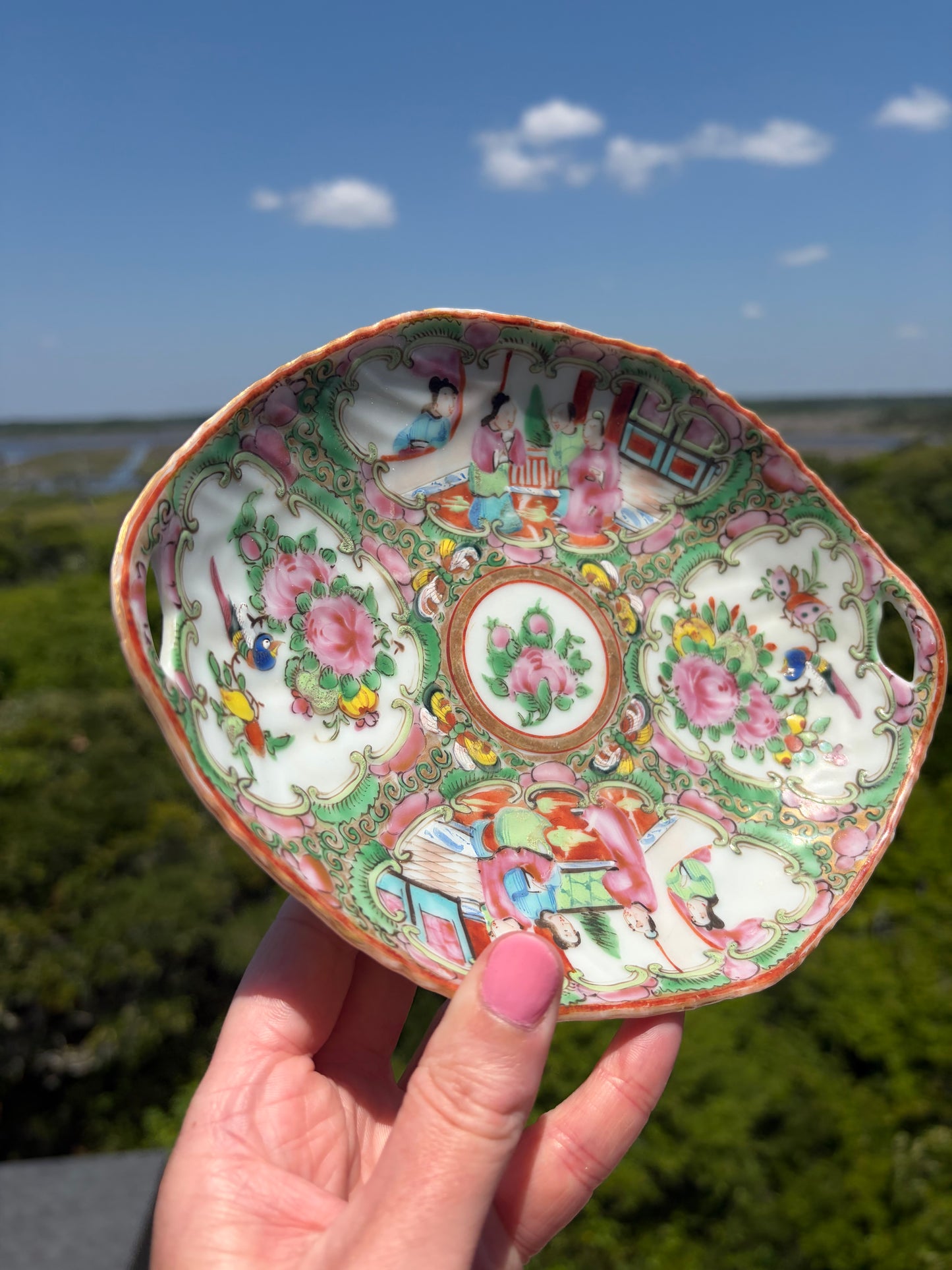 Antique Famille Rose Medallion shallow dish!