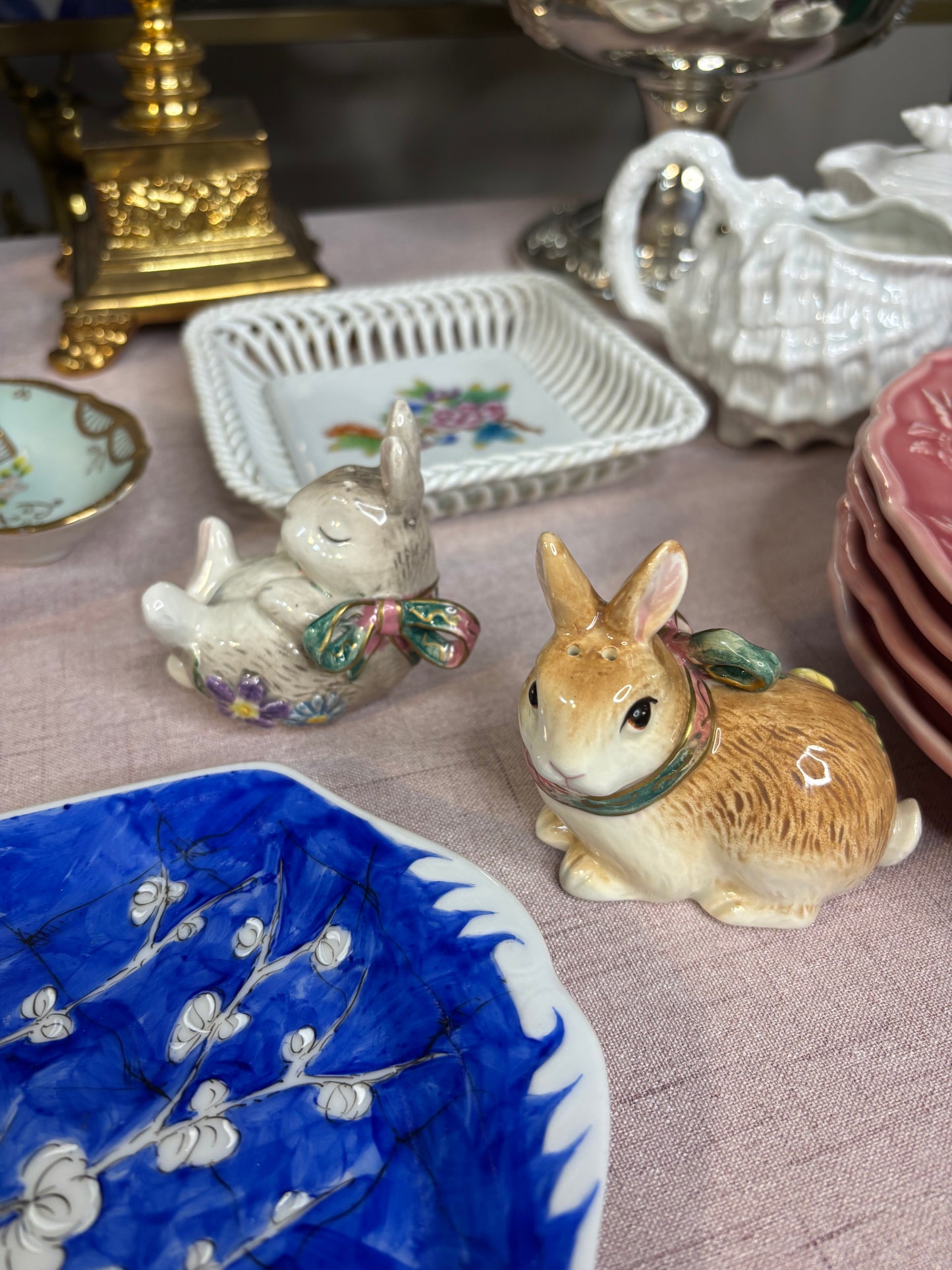 Sweetest Fitz and Floyd bunnies salt and pepper shakers with bows!