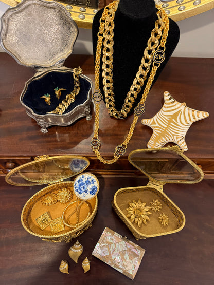 Vintage 1980’s Anne Klein Square Lion Pierced Earrings