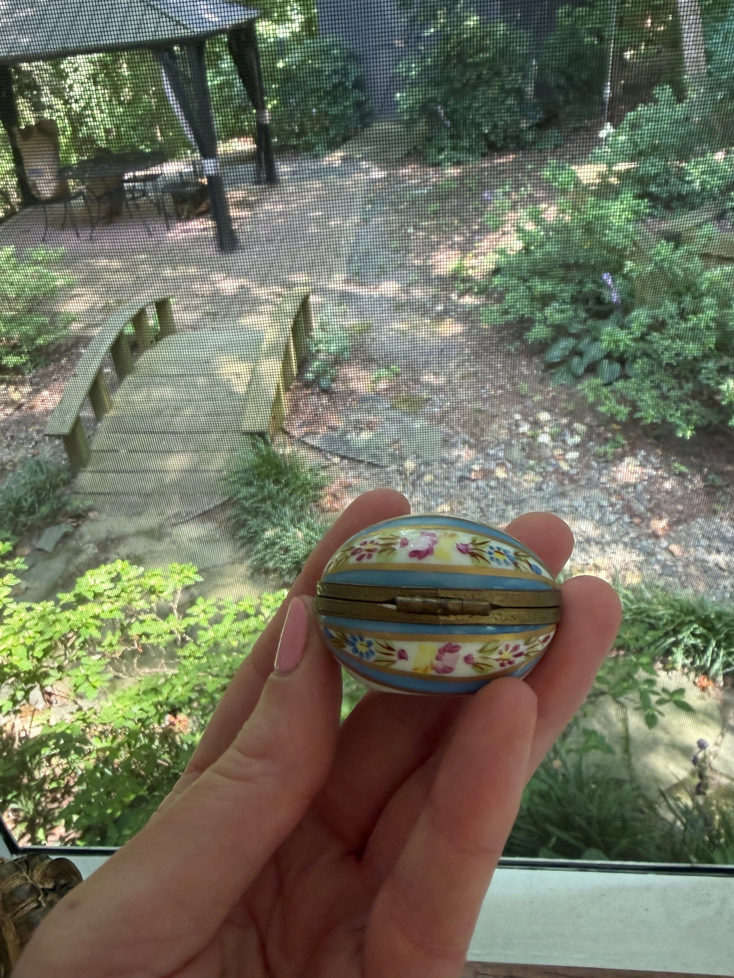 Sweetest Limoges egg trinket box!