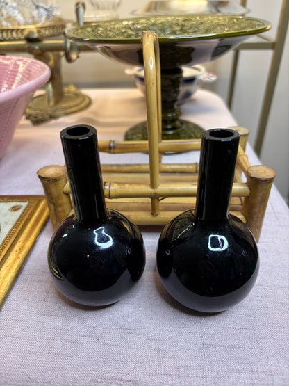 Vintage bamboo caddy with two glass bud vases!