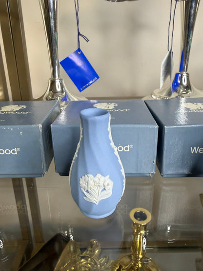 Lovely Wedgwood mini vases/perfume set of 3!