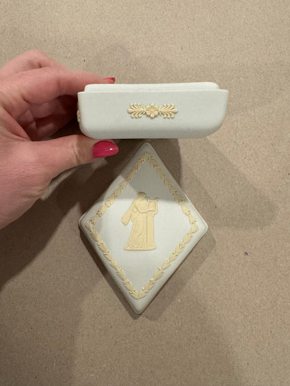 Wedgewood yellow white trinket box 5x4x2” rare