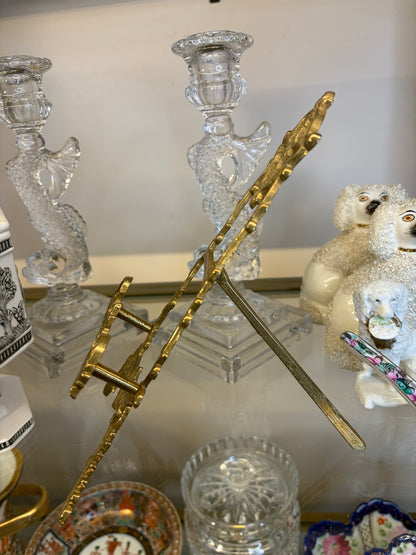 Lovely brass easel with floral!