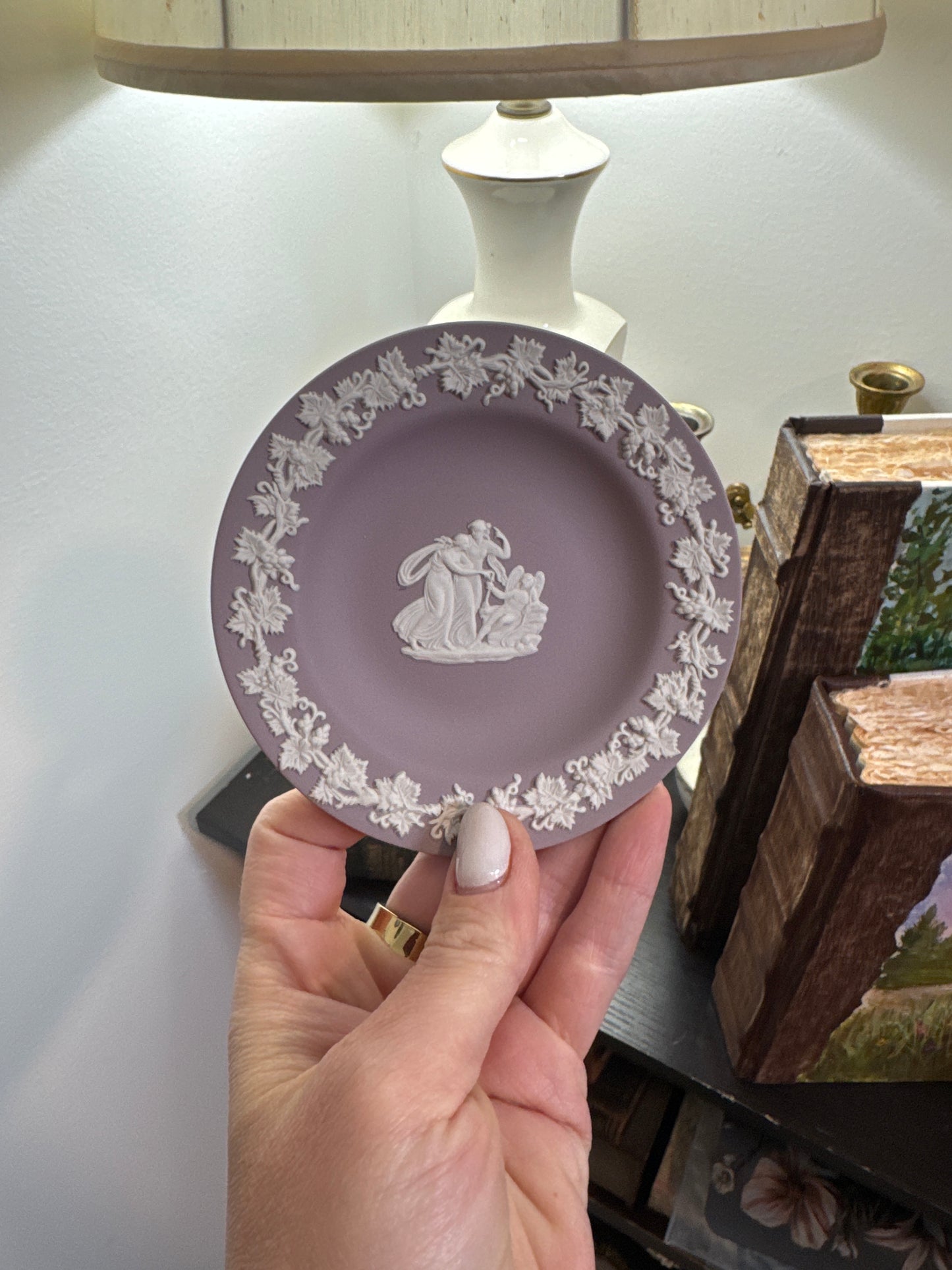 Wedgwood lilac round small plate