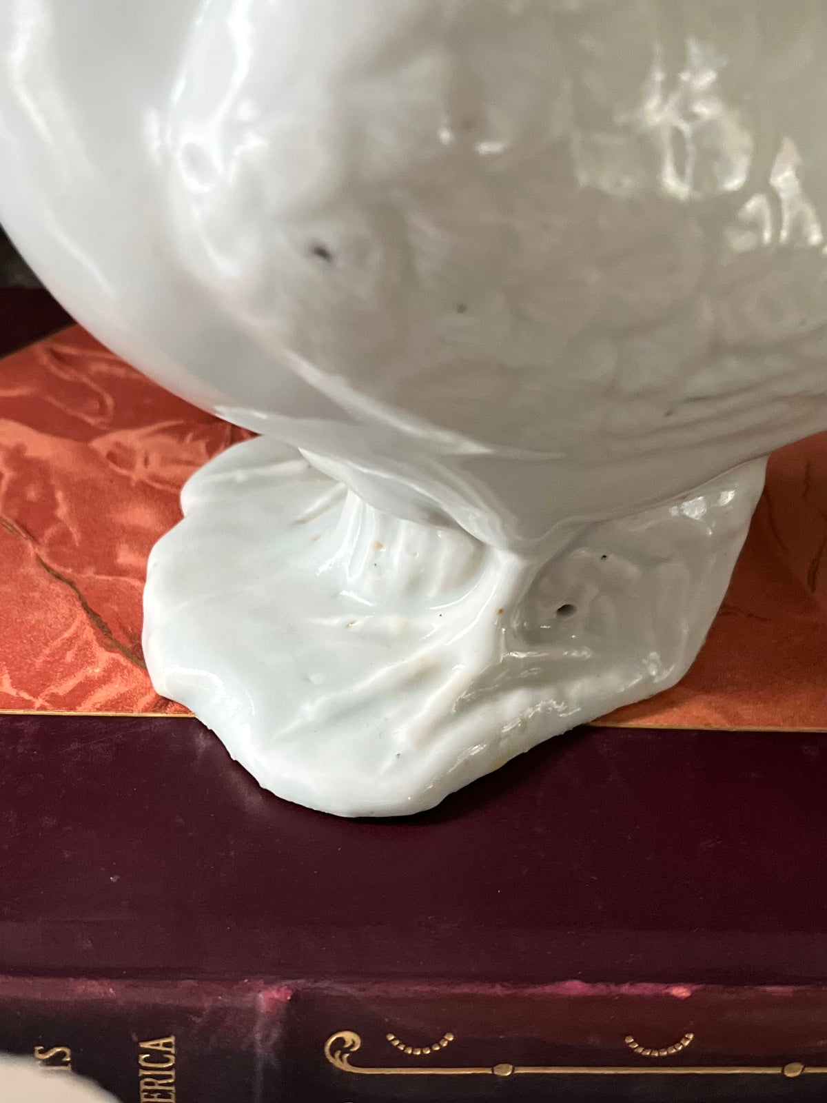 Live 09/29 Historic Estate Pair of Chinese Export White Glazed Porcelain Doves on Rockwork, Late Qing to Republic Period