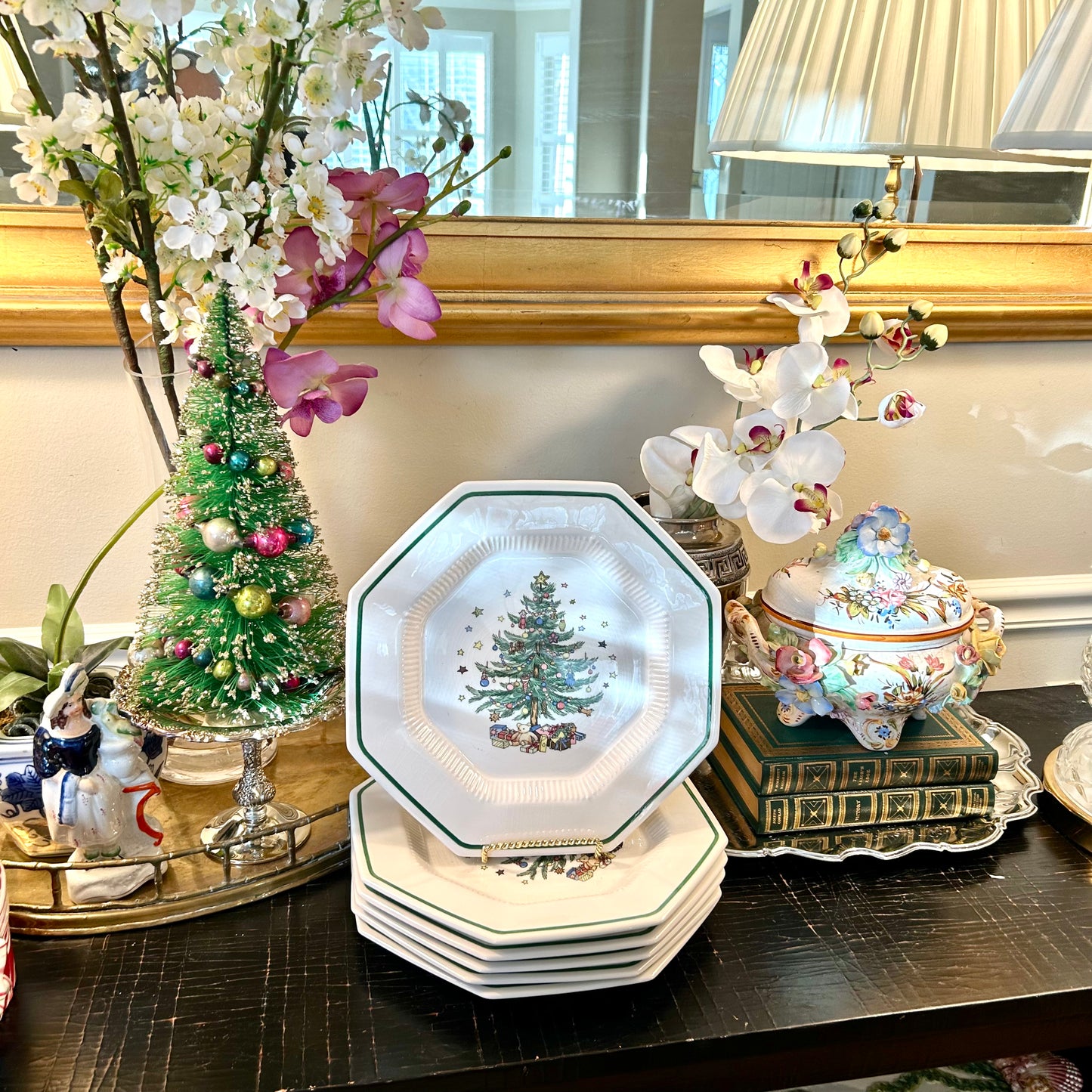 Set Of (6) Holiday Dinner octagonal Plates By NIKKO Of Japan.