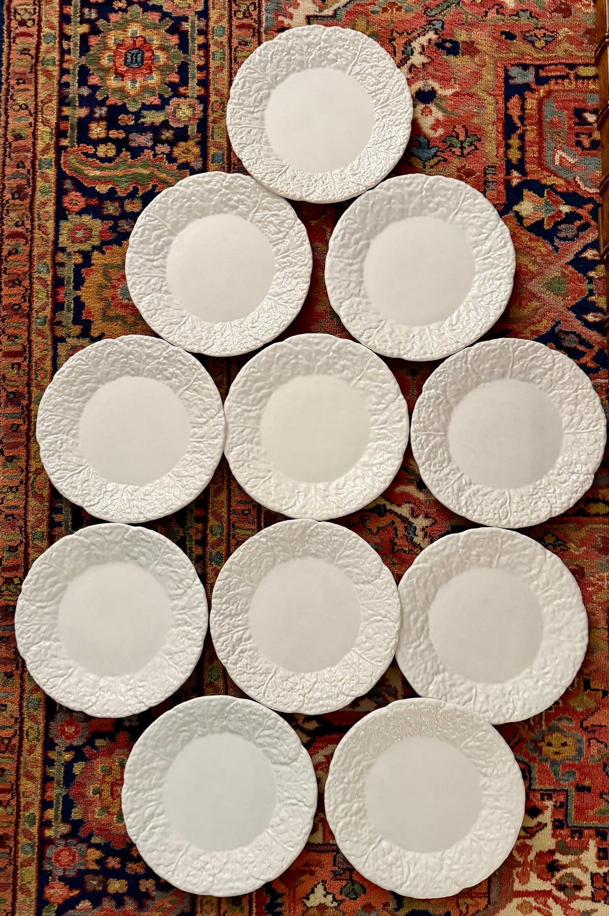 RARE! Set of 11 Bordallo Pinheiro White Cabbage large Plates, Made in Portugal, 11.5 d each