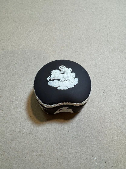 Black bassalt Wedgewood lidded box