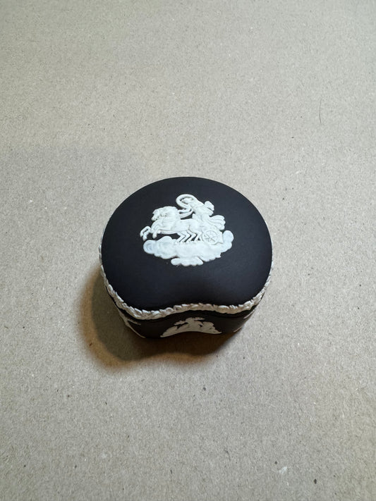 Black bassalt Wedgewood lidded box