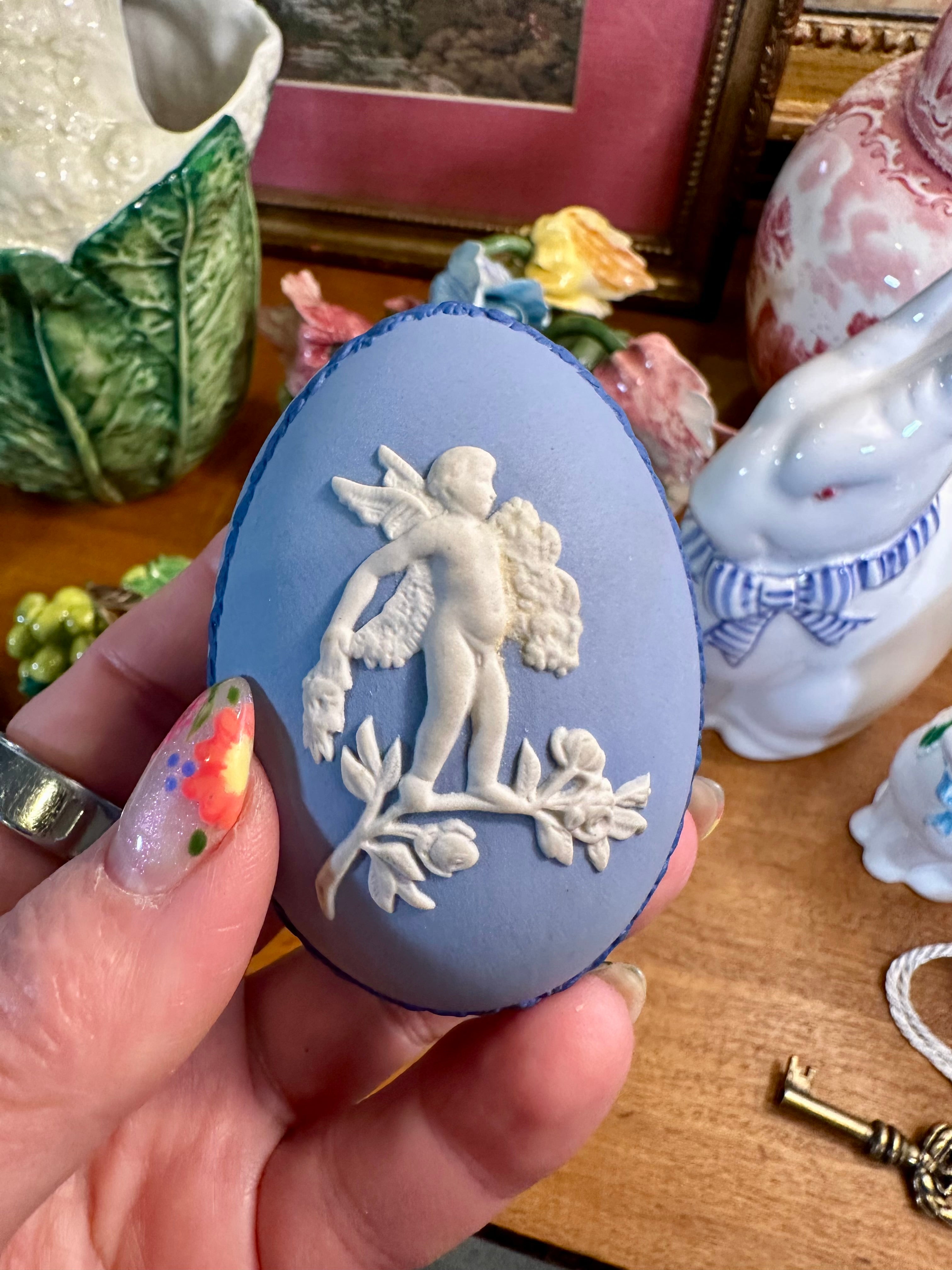 ウエッジウッド  FRANCES ＆ FRANCES BLUE Vintage Wedgwood Tri-Color Jasperware Egg Box, Made in England