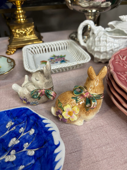 Sweetest Fitz and Floyd bunnies salt and pepper shakers with bows!