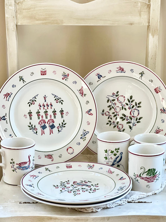 Johnson Brothers “12 Days of Christmas” Set of 4 Dinner Plates & 4 Mugs. Made in England. Excellent!