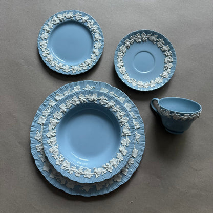 Set of 5 Queensware Wedgwood dining set plates and tea set
