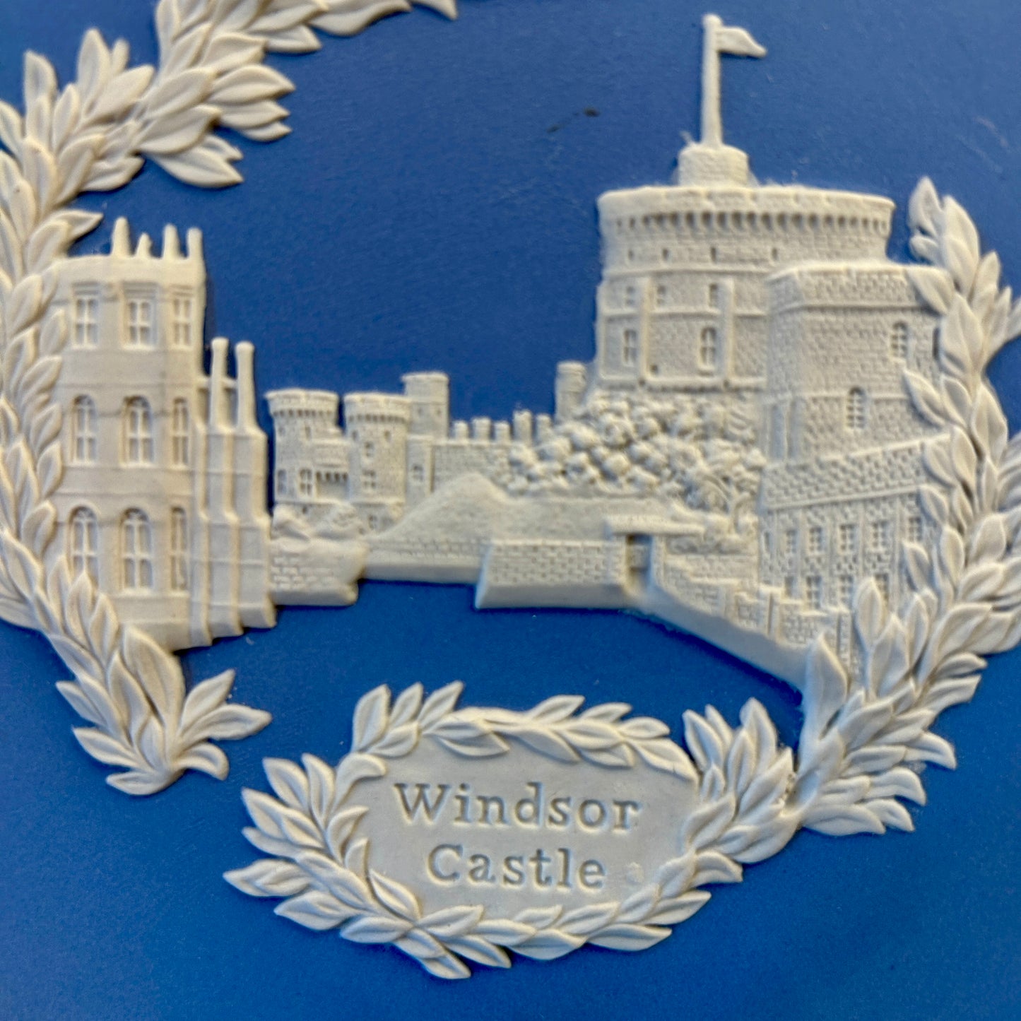Vintage Endcot Wedgwood stamped Christmas plate circa 1973 in box Windsor Castle Royal