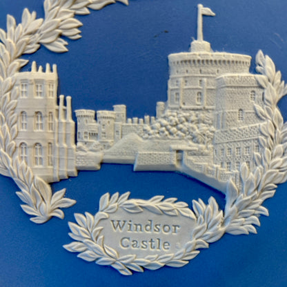 Vintage Endcot Wedgwood stamped Christmas plate circa 1973 in box Windsor Castle Royal