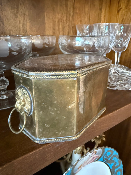 Live 11/14 for preppygrand - Vintage Brass Mottahedeh Double Lion Head Lidded Box