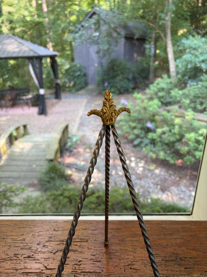 Lovely Italian brass and metal stand!