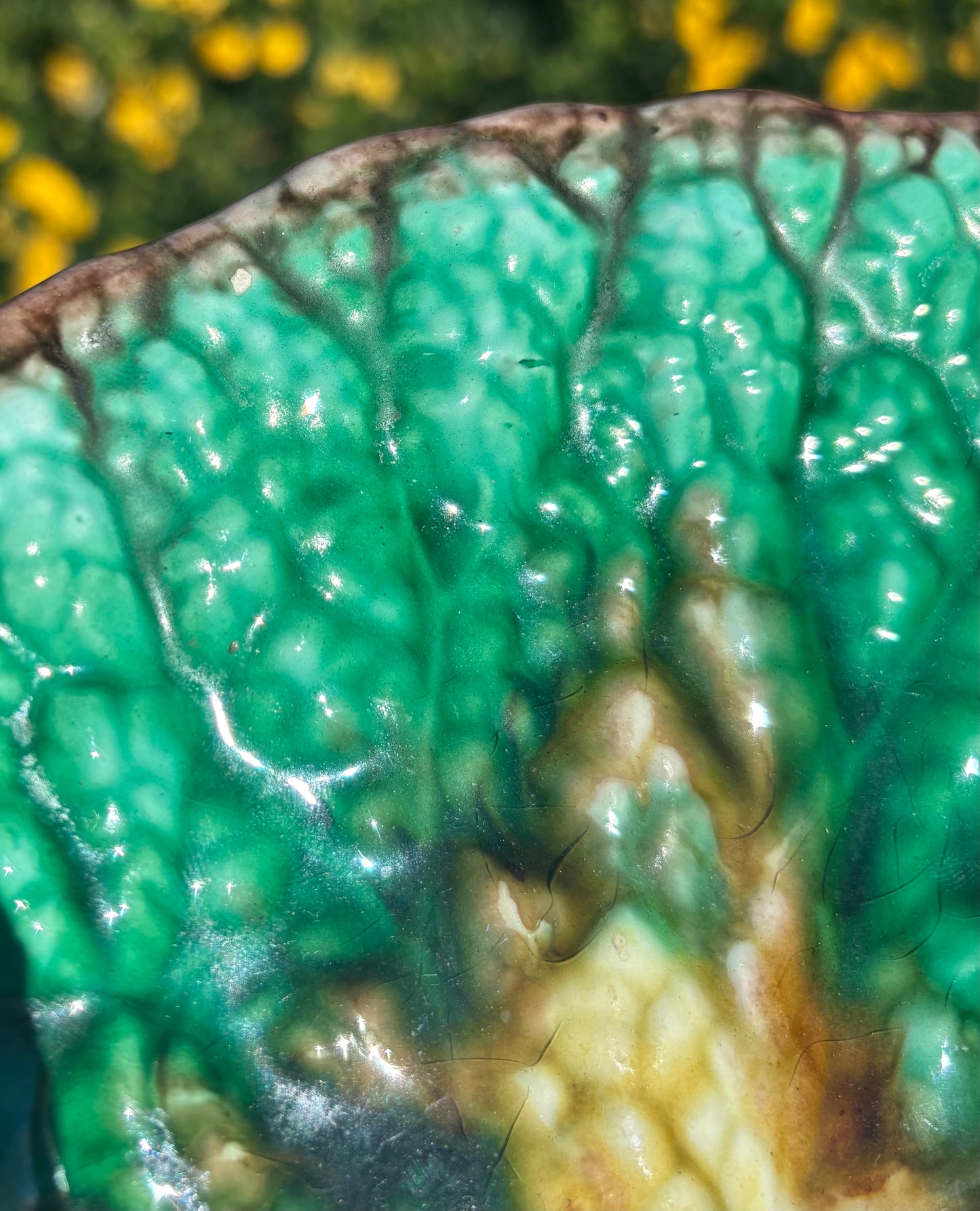 Stunning Majolica Begonia Leaf pedestal cake stand! As is! Measures 10 1/4” x 5.5”.