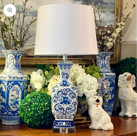 Chic  blue & white chinoiserie chic statuesque ginger jar lamp.