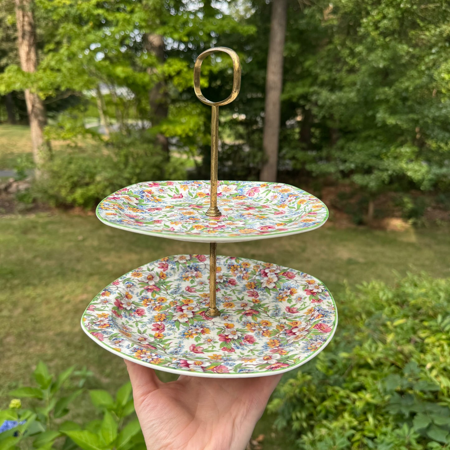 Live 09/01 Staffordshire floral cake pedestal