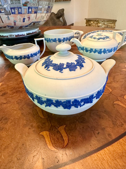 Antique Wedgwood Smear-Glazed Stoneware Covered Sugar Bowl with Lavender Sprigged Grapes