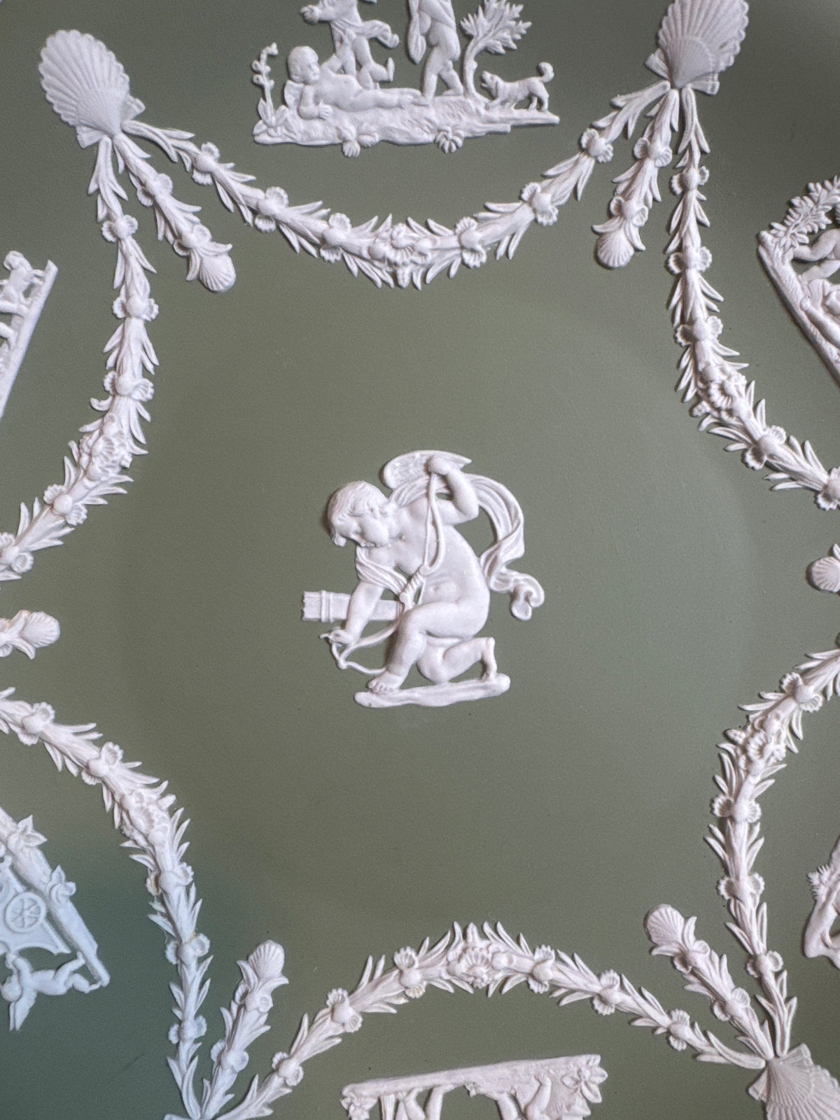 Wedgwood sage green cherub shell 9” plate