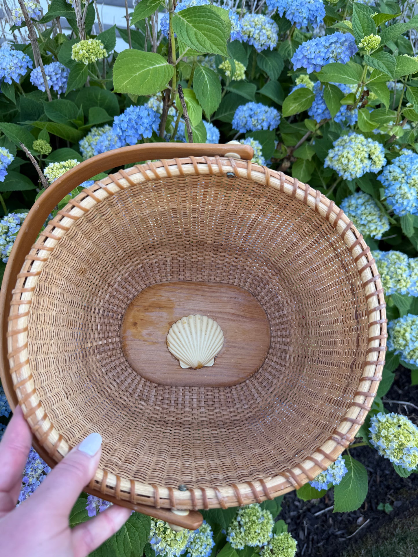 Vintage Scallop Shell Woven Nantucket Style Handled Basket