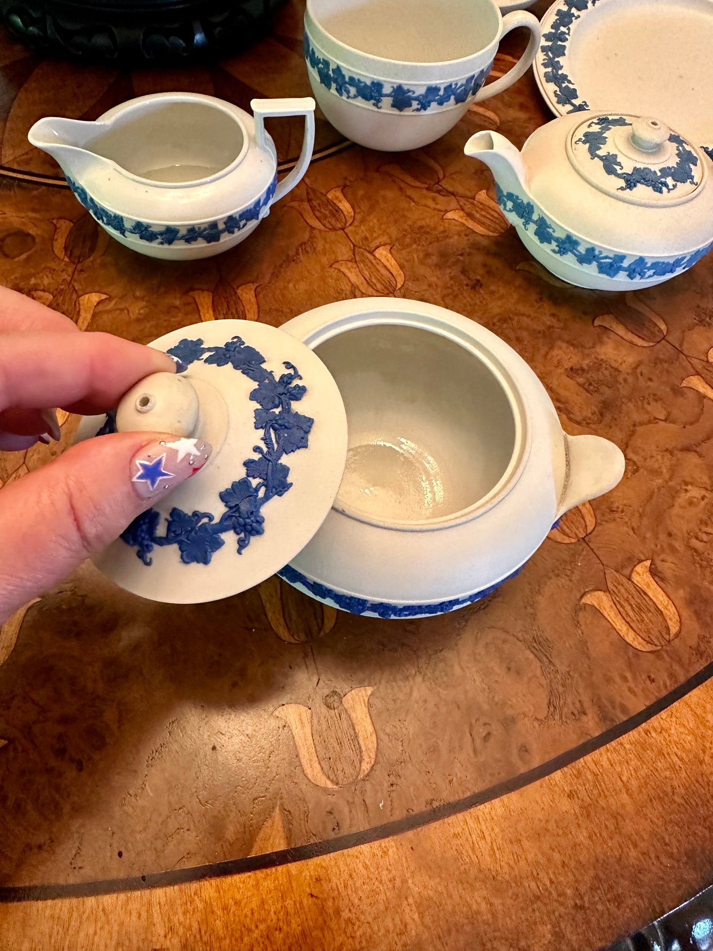 Antique Wedgwood Smear-Glazed Stoneware Covered Sugar Bowl with Lavender Sprigged Grapes