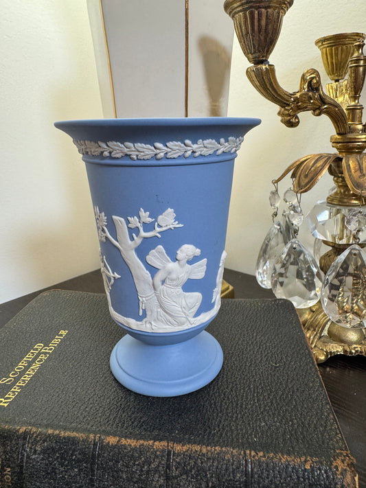 Wedgwood lavender and white beautiful vase urn 6”