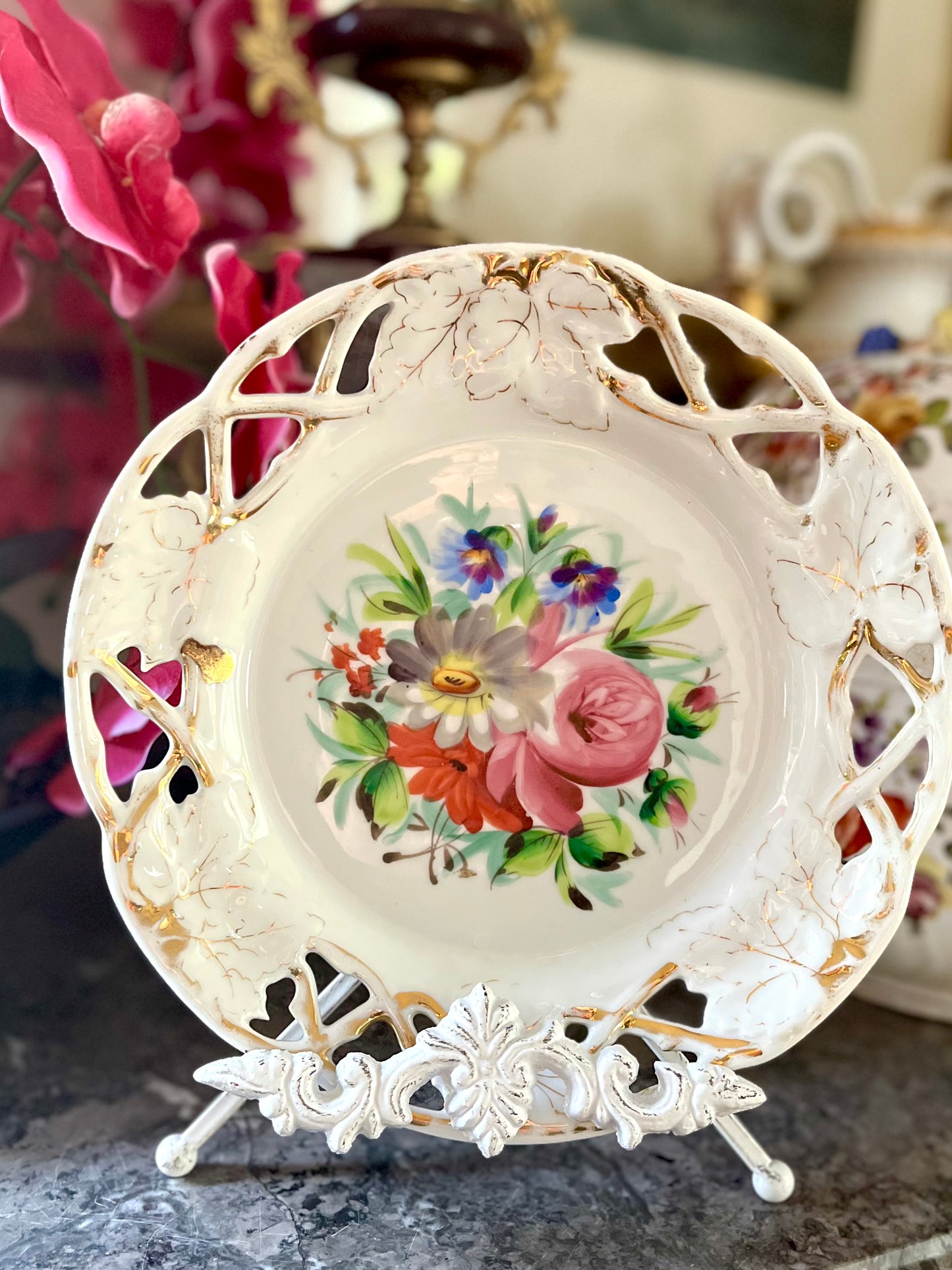 Live 06/05 Early 19th Century Old Paris Porcelain Plate with Sculpted Openwork Rim & Hand-Painted Florals