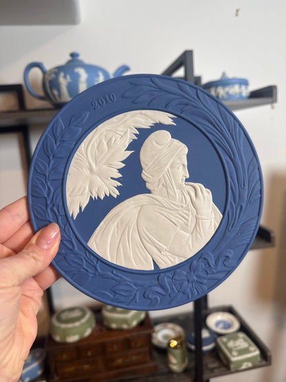 Wedgwood dark blue pendant 2010 Annual Plate