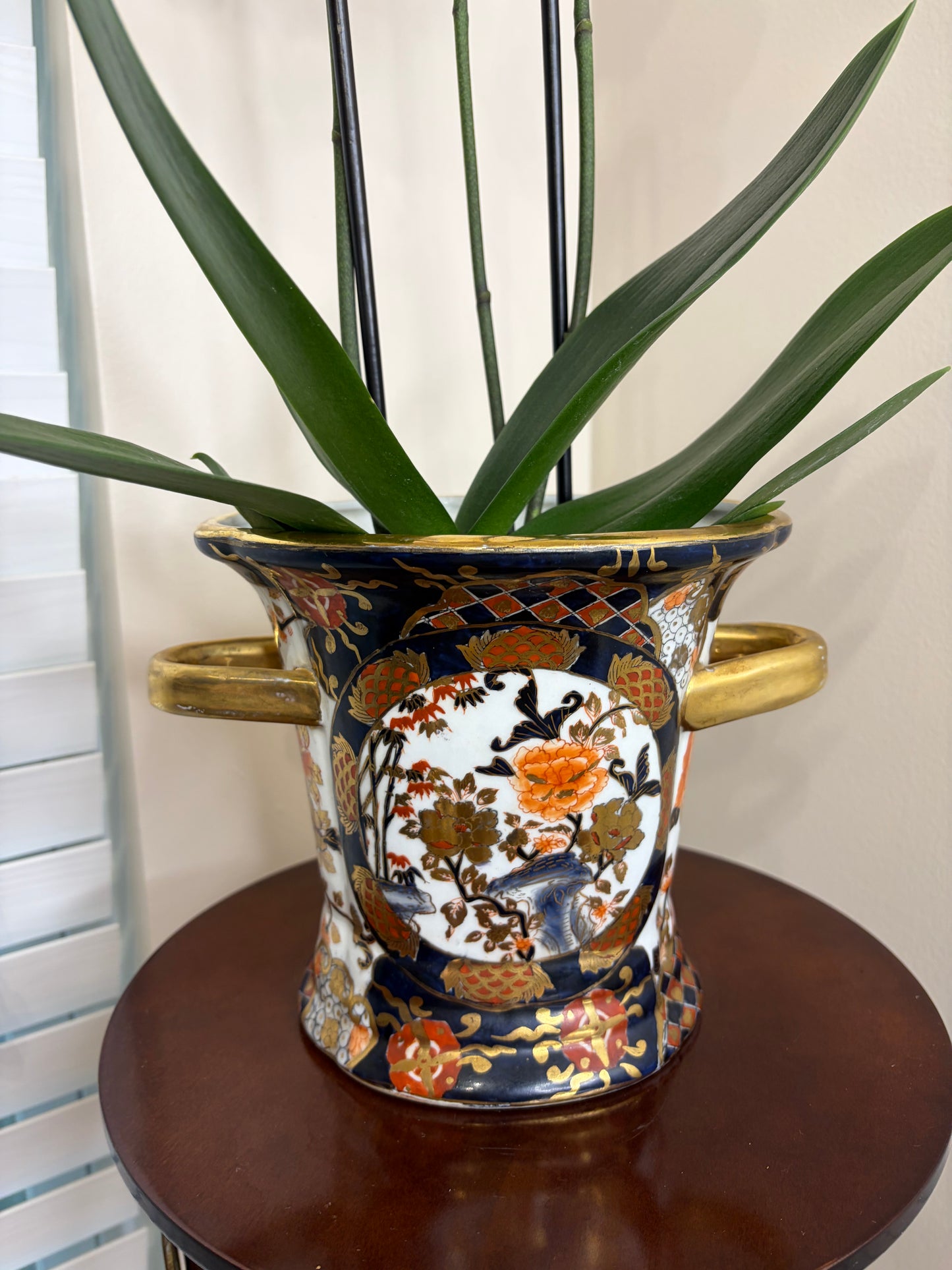 Beautiful Imari colors cachepot with gold handles!
