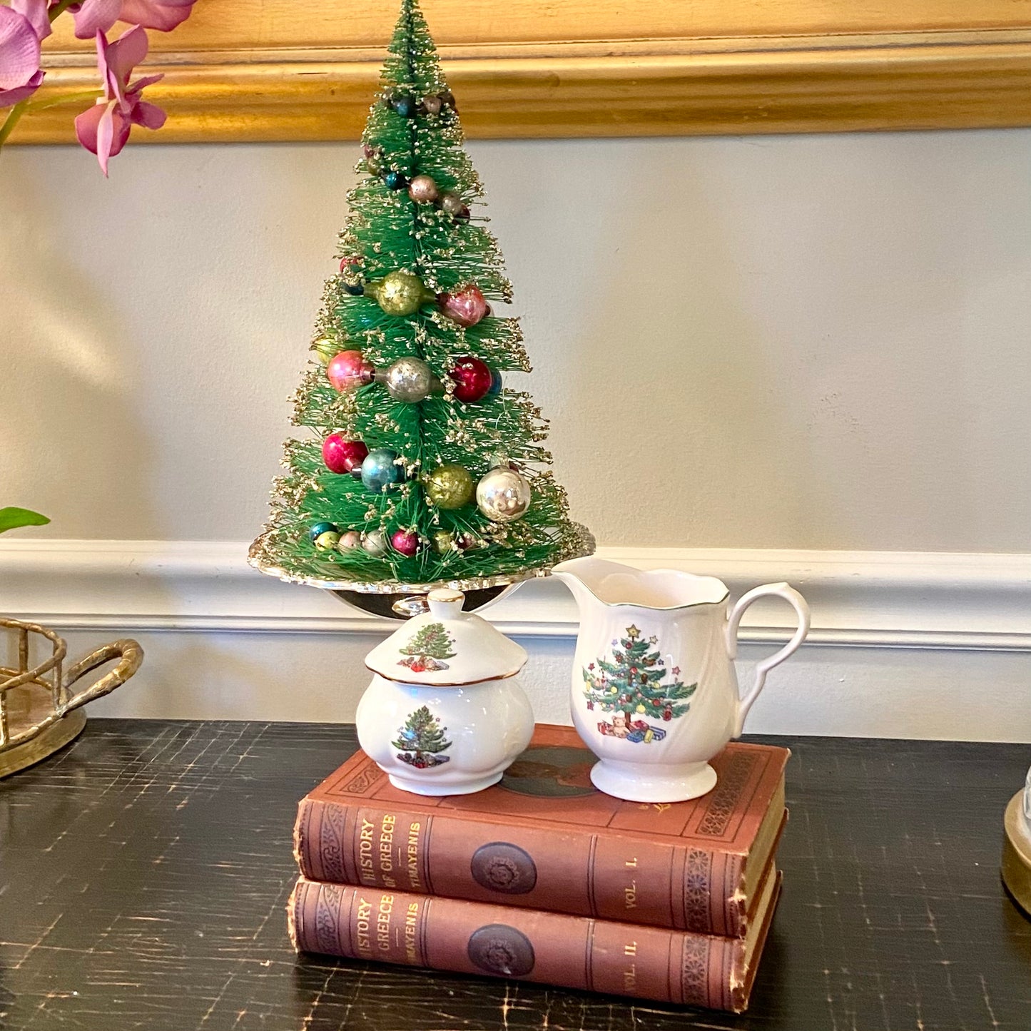 Set of cream & sugar holiday Christmas tree set