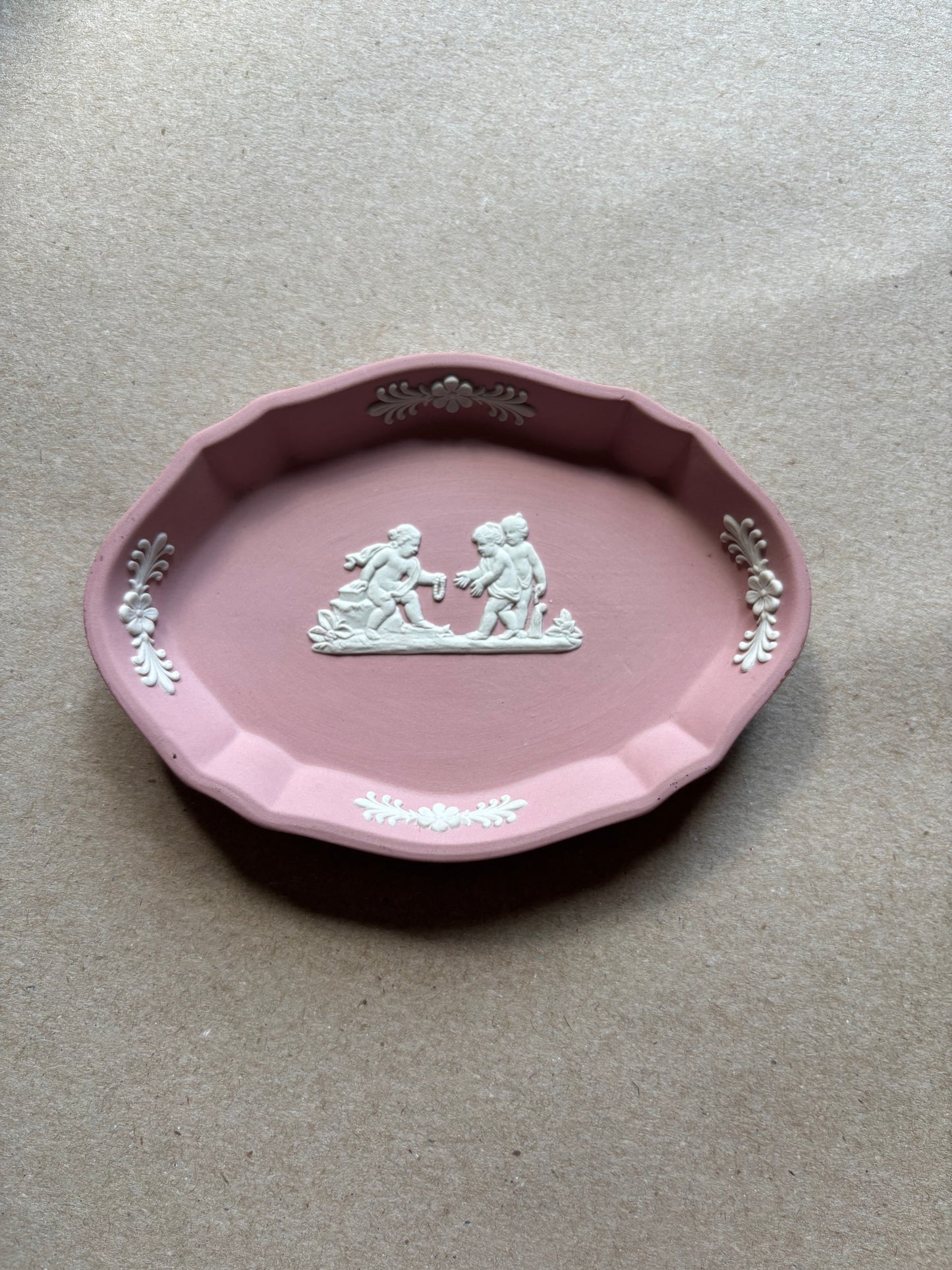 Beautiful oval pink dish Wedgwood