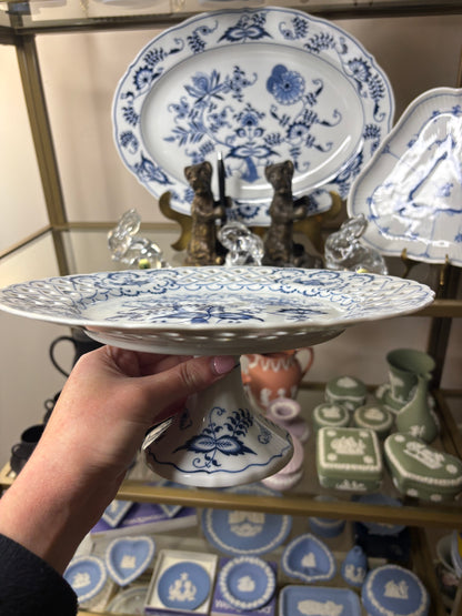 Gorgeous Blue Danube cake stand!
