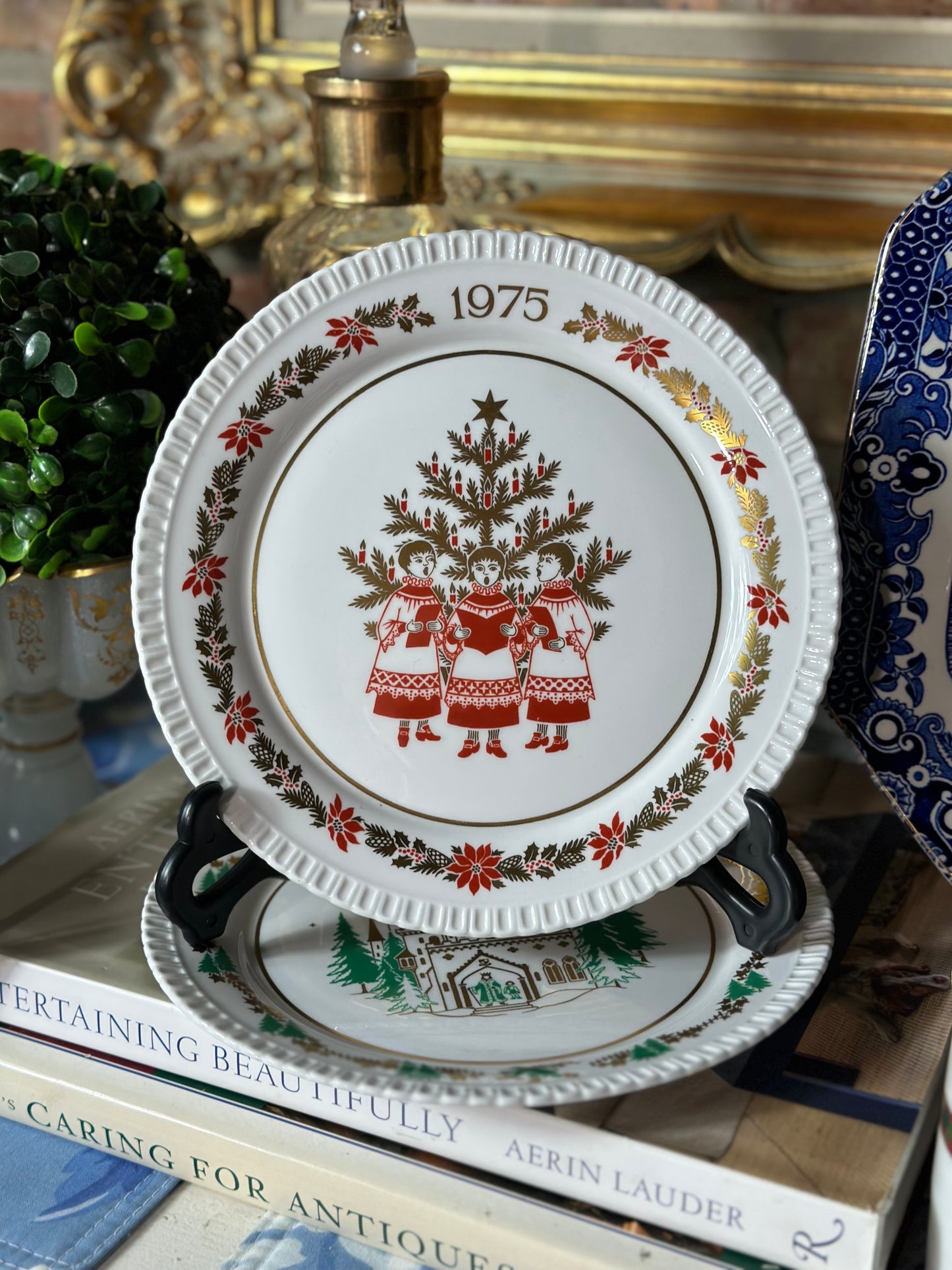 Vintage set (6) Spode Christmas plates, 1970- 1976, pristine! 8”D.