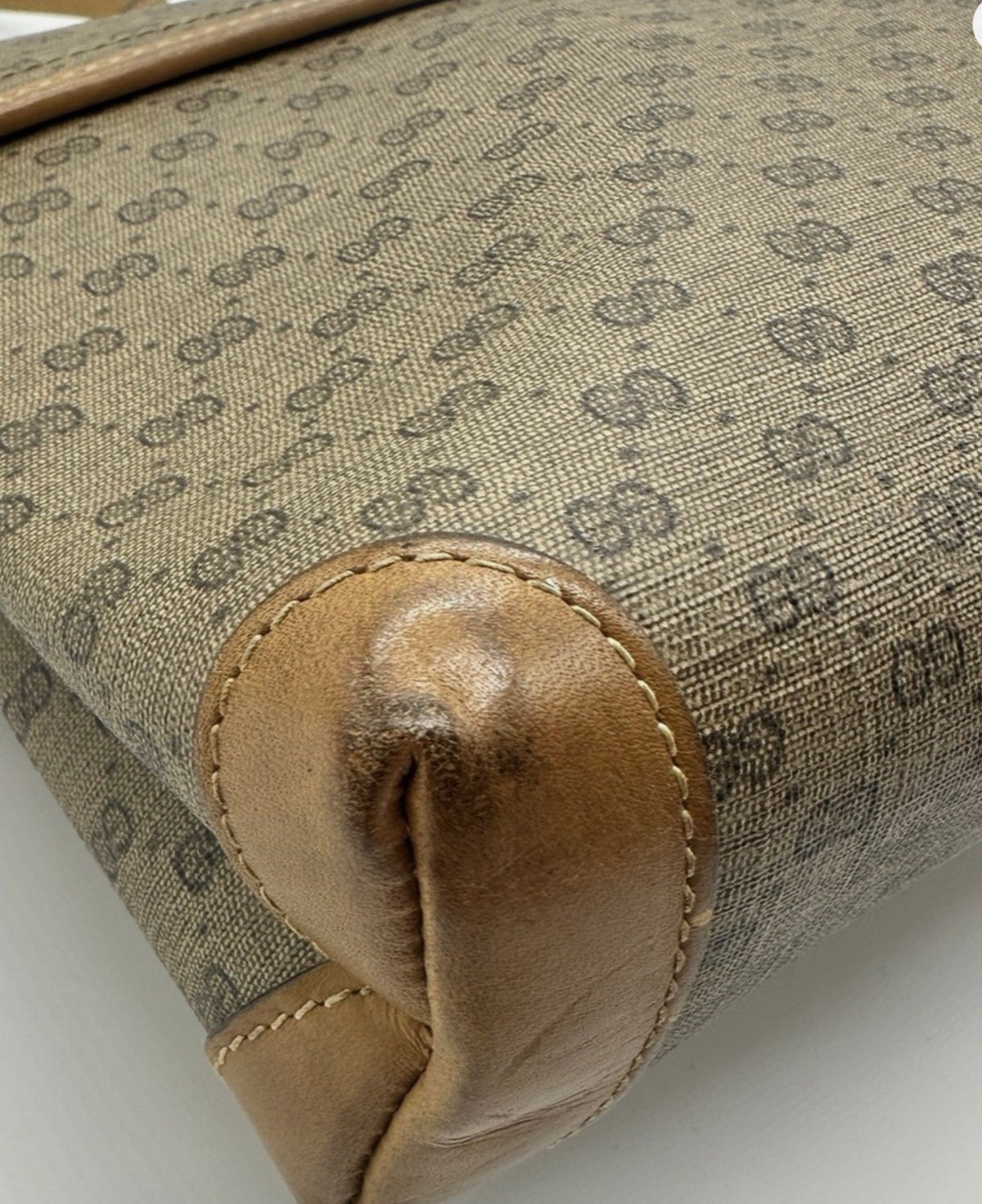 Vintage Gucci Horsebit GG Monogram beige & Brown Leather Trim Crossbody Handbag