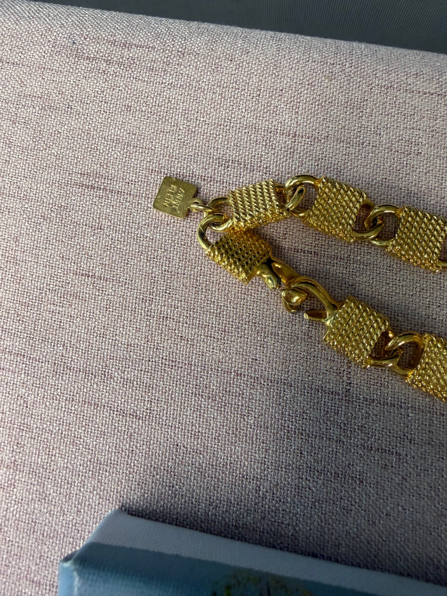 Gorgeous vintage Anne Klein locket style gold necklace!