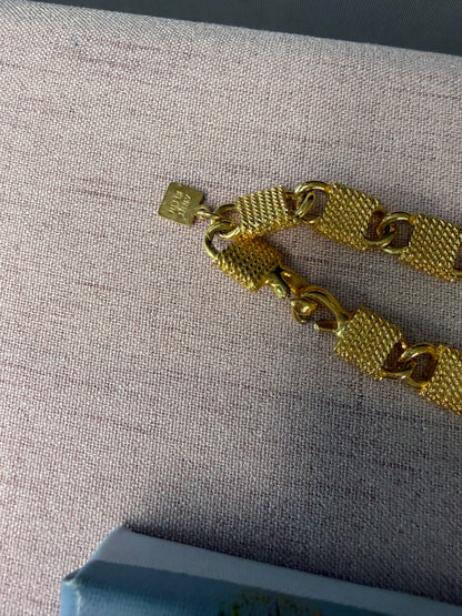 Gorgeous vintage Anne Klein locket style gold necklace!