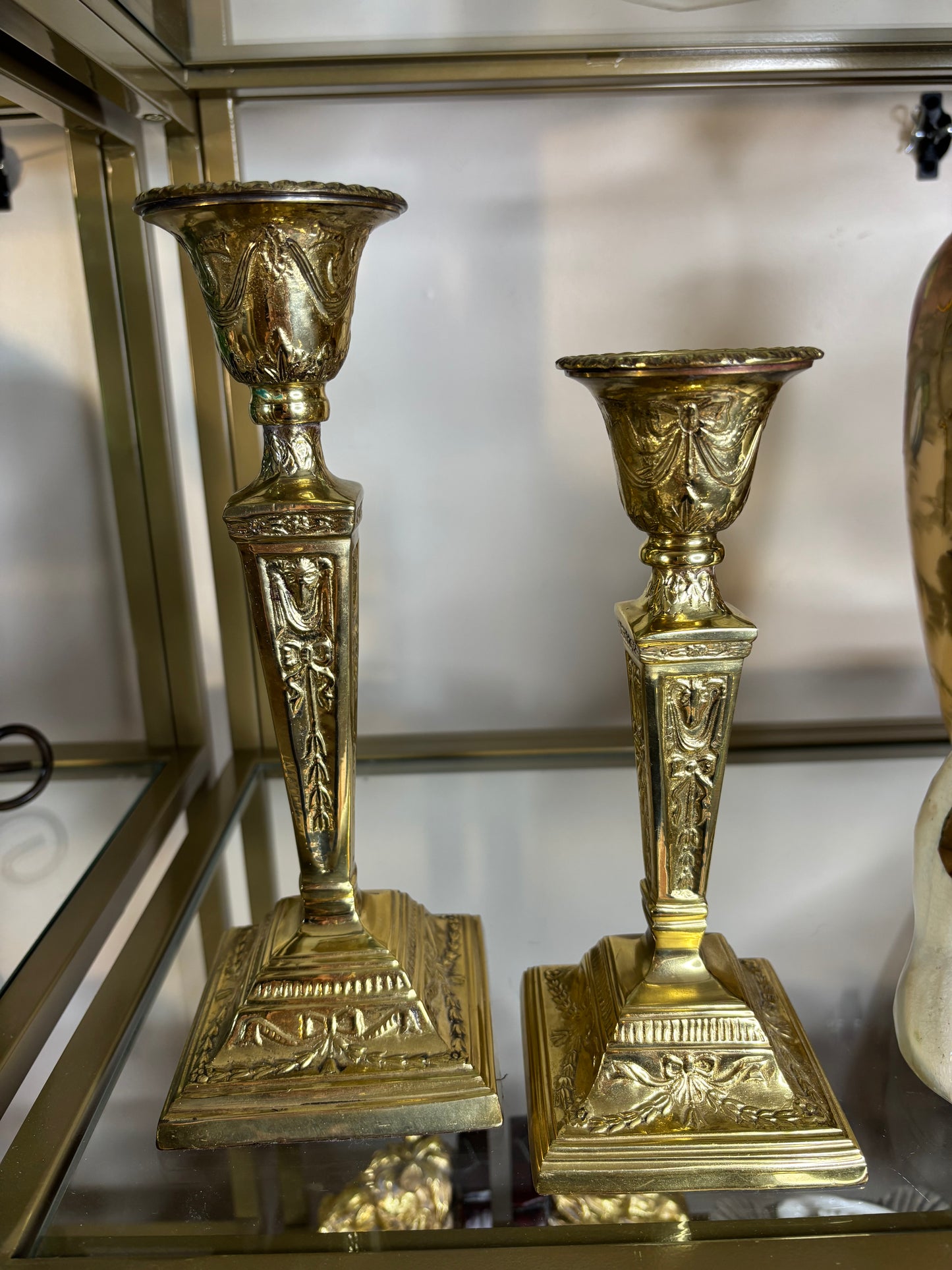 Beautiful brass candleholders pair featuring bows and ribbon designs!