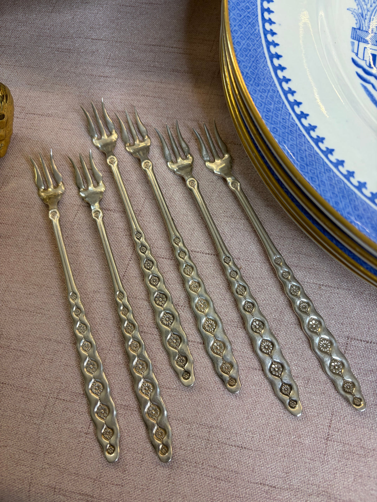 Lovely WM Rogers cocktail forks with flower designs set of 6!