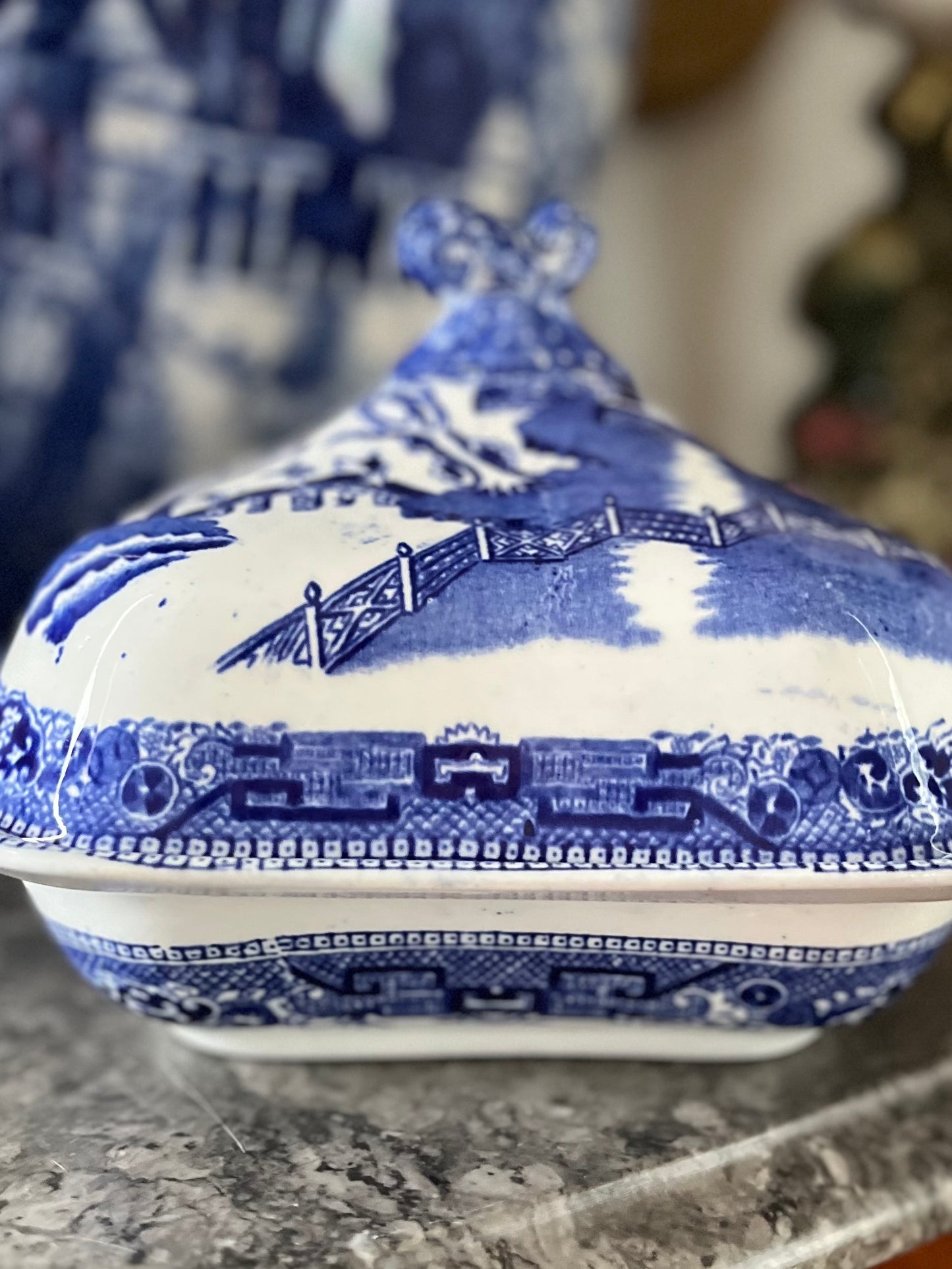Live 08/28 Antique Ridgways Staffordshire England Blue Willow Covered Vegetable Dish - stamped