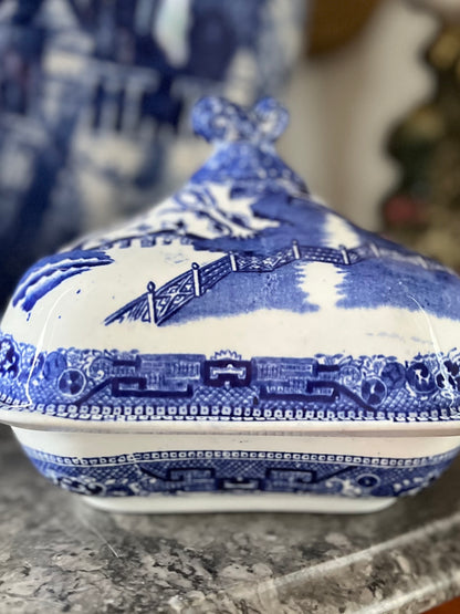 Live 08/28 Antique Ridgways Staffordshire England Blue Willow Covered Vegetable Dish - stamped