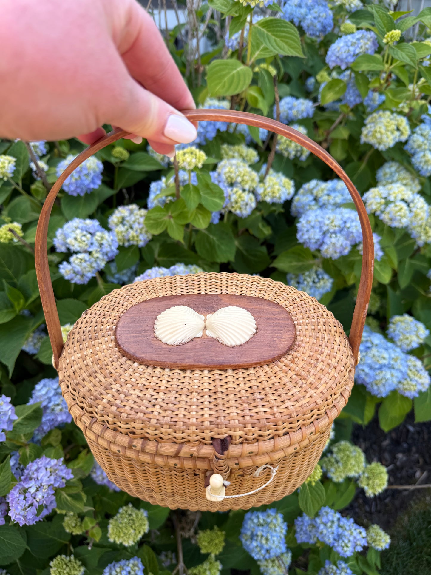 Vintage Double Scallop Shell Woven Nantucket Style Handled Basket