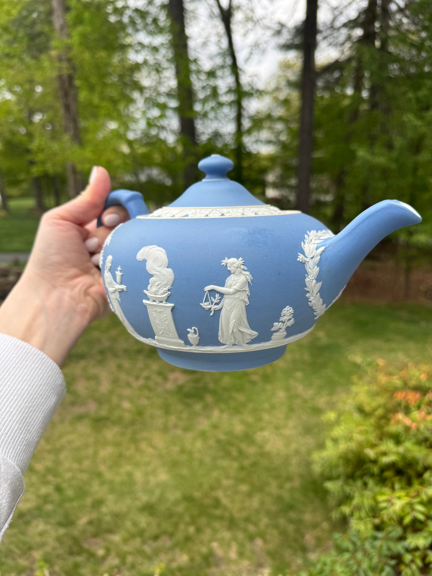 Light blue periwinkle teapot 5 1/2“ tall