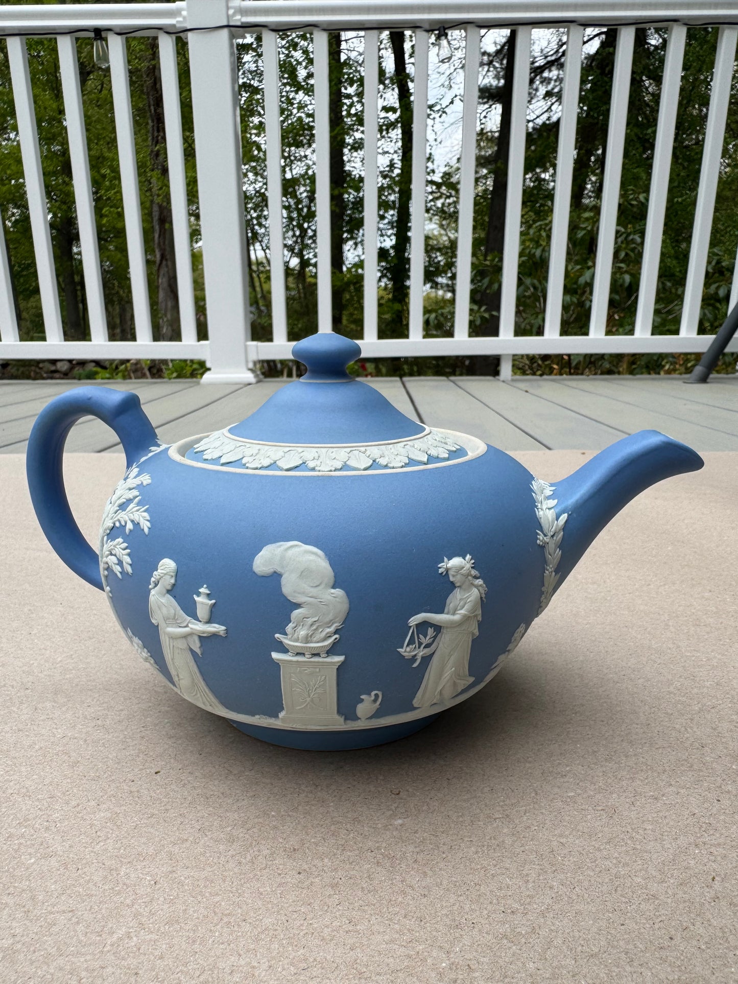 Light blue periwinkle teapot 5 1/2“ tall