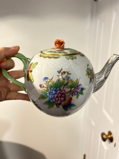 Lovely Herend Teapot in the Queen Victoria Pattern