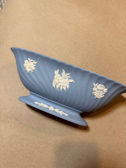 RESERVED - shopthepinkbow - Live 06/15 blue beautiful spiral flute center piece Wedgwood